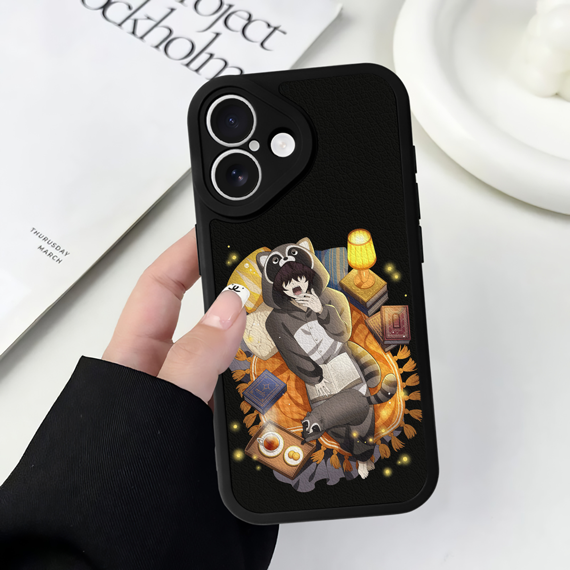（画像用） 文豪ストレイドッグス Bungo Stray Dogs 【iPhone 16シリーズ対応】シリコンスマホケース（レザー調） 材質：シリコン